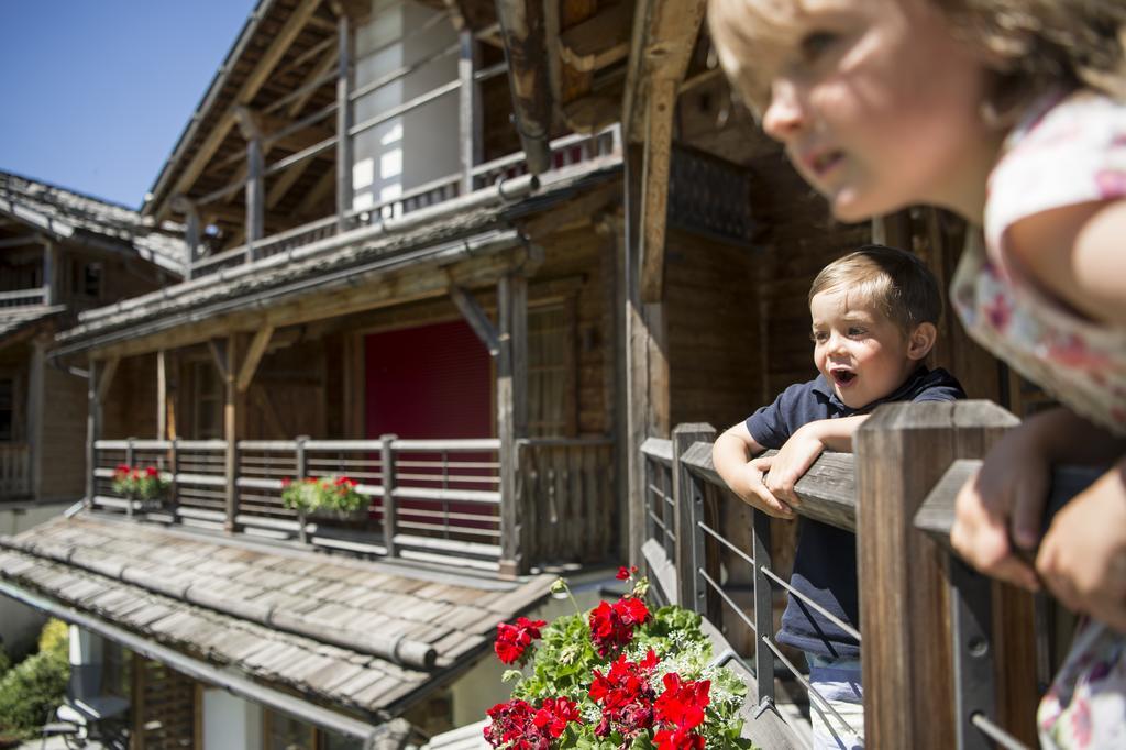 Post Alpina - Family Mountain Chalets Innichen Exterior foto