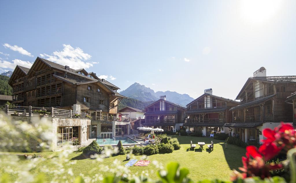 Post Alpina - Family Mountain Chalets Innichen Exterior foto